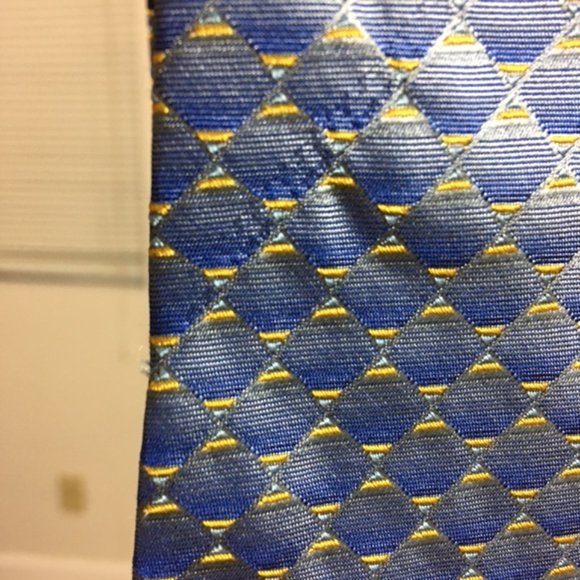 Claiborne, 100% silk, Blue/Yellow, Men’s Tie - Picture 10 of 11
